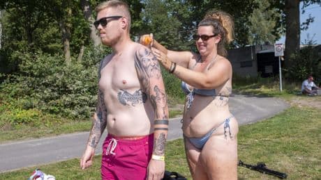Hitte laat Twentenaren koud: ’Gewoon lekker aan het water gaan zitten’