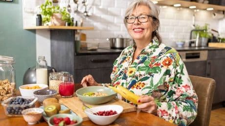 Breakfast handful of brain-boosting snack can lower dementia risk says professor