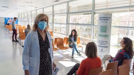 Covid-19, cinco años después: el virus sigue ahí, aunque no lo veamos