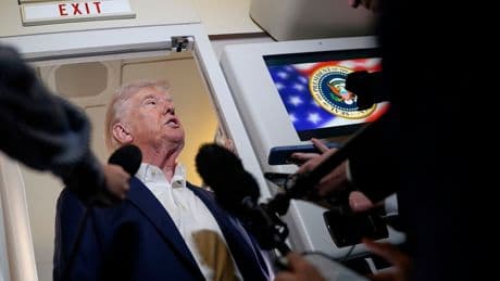 Dazi, ultime notizie. Senatori dem scrivono a Sec: indagare Trump su insider trading. Fed Boston: pronti a stabilizzare mercati se necessario