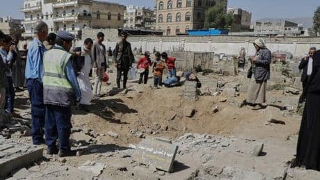 Yémen : les rebelles houthistes rapportent au moins douze morts dans des bombardements américains à Sanaa