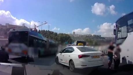 Im Kugelhagel von Jerusalem - Taxifahrer rettet ältere Frau
