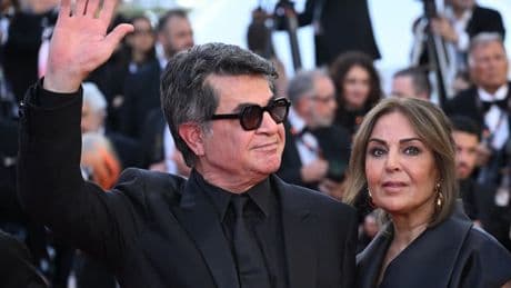 Iran: acclamé par ses soutiens, Jafar Panahi est rentré à Téhéran après sa Palme d'or