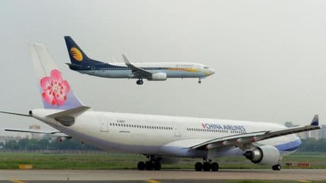 Affrontements Inde-Pakistan: les compagnies aériennes revoient leurs plans de vol