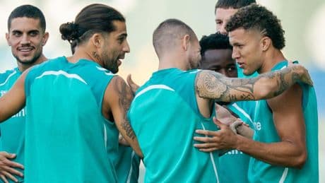 Deossa se estrena junto al grupo
