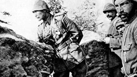 57'nci Alay'ın yer altındaki savaşının hatırası olan kurşun, Atatürk'e hediye edilmiş