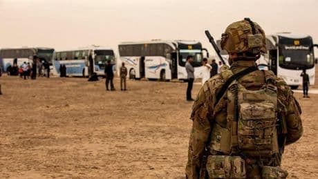 Las tropas de EEUU inician la retirada de su principal base militar en Irak