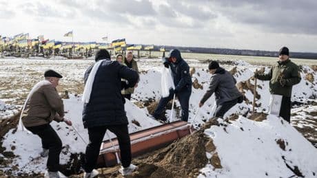 Ukraine : la corruption sévit dans les cimetières autour des dépouilles de soldats tués au front