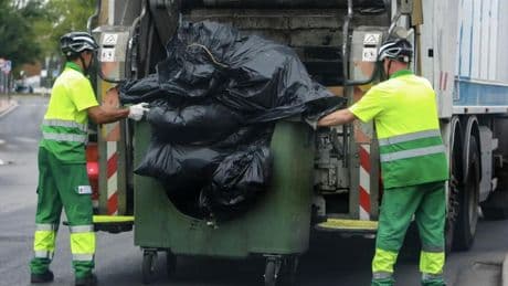 Preacuerdo en Madrid para terminar con la huelga de basuras: los trabajadores tendrán la última palabra
