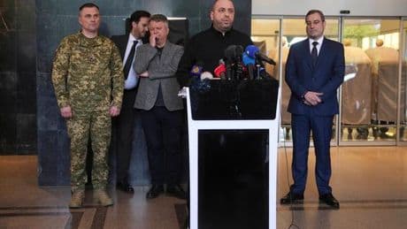 Krieg in der Ukraine: Vor Gesprächen zerstört die Ukraine russische Flugzeuge