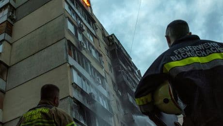 Russia and Ukraine Exchange Air Assaults Amid Major Prisoner Swap