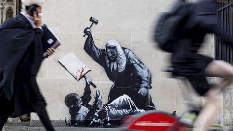 Streetart: Neues Wandbild von Banksy an Londoner Gerichtsgebäude aufgetaucht
