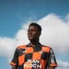 FC Lorient. « Le système à trois défenseurs, ça me va » : Kouassi veut déployer ses ailes en Ligue 1