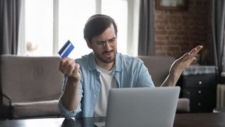Un conseiller bancaire italien prend une retraite anticipée et disparaît après avoir volé 20 millions d’euros à ses clients