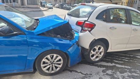 Boşanma aşamasındaki eşinin otomobiline çarpan sürücü yakalandı