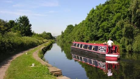 Beautiful UK canal is one of 'best leafy spots' for a long weekend this autumn