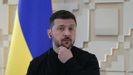Zelensky attacca Mosca: “Farsa diplomatica” al vertice di Istanbul