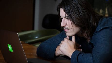 Robinhood's CEO says AI won't fully take over trading