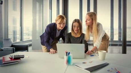 Recordatorio para las mujeres: preparaos para volver a trabajar gratis
