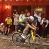 Wout van Aert boekt tiende etappezege in de Tour op gevaarlijke Parijse kasseien