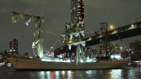 New York'ta Meksika donanmasına ait gemi Brooklyn Köprüsüne çarptı: 19 kişi yaralı