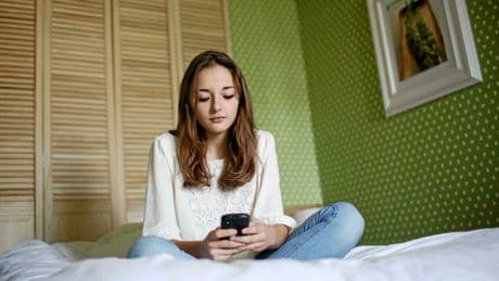 Vérification de l’âge en ligne : une application en test dans cinq pays, dont la France