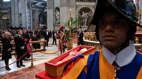 El poder mundial rinde homenaje a Francisco, "un valiente hombre de paz"
