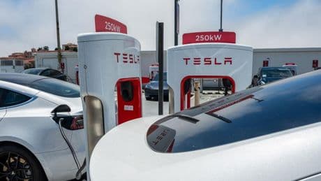 Tesla es condenada a pagar casi 210 millones por un accidente en Florida