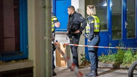 Vrouw (63) bij keel gegrepen door inbreker terwijl ze 112 belt: ’Ze is er helemaal kapot van’