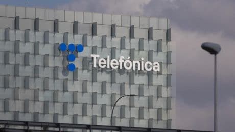 Telefónica apunta a máximos del año en bolsa y dobla la subida del sector