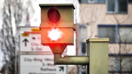 Apps und Störgeräte verboten – So dürfen Sie sich dennoch vor dem Blitzer warnen lassen