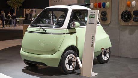 Elektro-Kleinwagen überschlägt sich fast: Microlino versagt beim Bremsentest