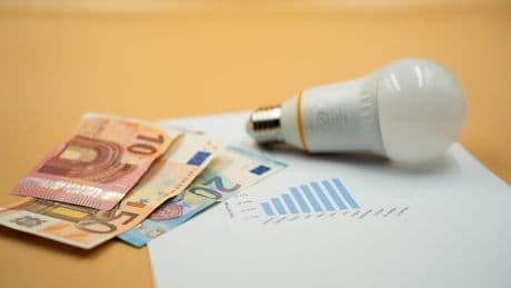 Stromsteuer: Ökostromanbieter schenkt sie Ihnen jetzt zehn Jahre lang