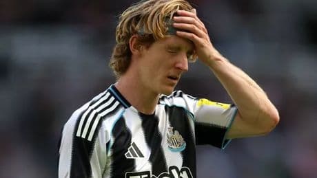 Eddie Howe issues Anthony Gordon update as Alexander Isak causes Newcastle striker crisis