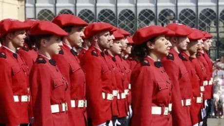 400 nuevos policías reciben sus acreditaciones en la academia de Arkaute