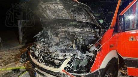 Feuerwehreinsatz in Reinickendorf: Rettungswagen fängt Feuer