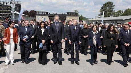 Los Reyes honran a los españoles republicanos deportados al campo nazi de Mauthausen