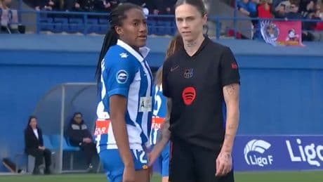 Murmelt sie „Hast du einen Schw***?“? - Üble Intim-Attacke im Frauenfußball