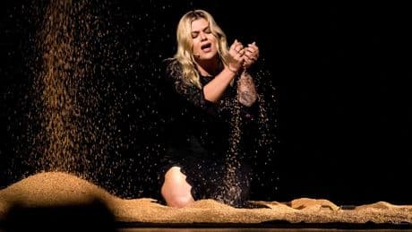 Louane à l’Eurovision 2025 : les secrets d’une mise en scène spectaculaire mais pas sans risque