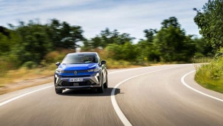 Renault le disputa el liderato español a Toyota: la marca crece un 54% en lo que va de 2025