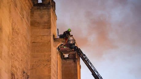 La Mezquita-Catedral de Córdoba reabre sus puertas con la parte afectada acotada y los técnicos analizarán los daños