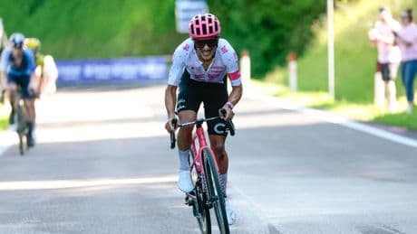 Carapaz revoluciona el Giro el día del gran hundimiento de Juan Ayuso