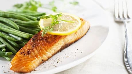 El mayor error que se comete al cocinar salmón, según el nutricionista Roger Sans: &quot; Dañas su grasa tan saludable&quot;