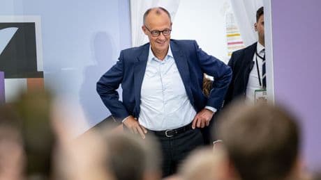Bundesregierung: Einladung von Kanzler & Co - Tausende im Regierungsviertel