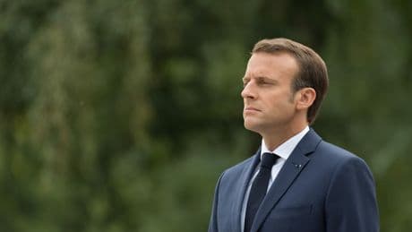 Emmanuel Macron dit non à la dissolution et oui à François Bayrou