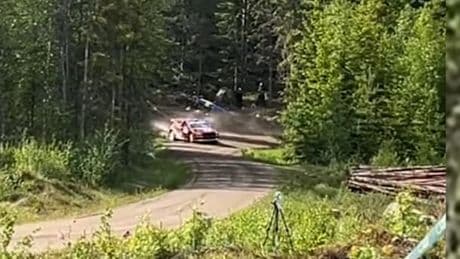 Auto überschlägt sich - Heftiger Rallye-Crash von Verstappen-Vater