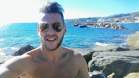Moto contro un’auto in sosta a Imperia, muore un 33enne. Ferita gravemente una donna