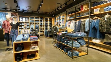 US clothing retailers test rich shoppers with new pricing strategy as tariffs persist
