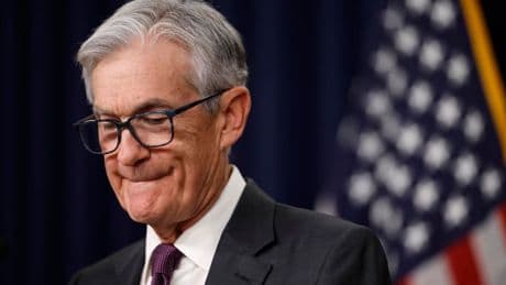 Most Fed Officials Expect 2025 Rate Cuts Despite Tariff Inflation Concerns, Minutes Show