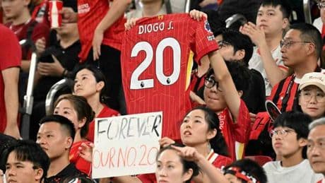 Diogo Jota, le divise del Liverpool 2025/26 presenteranno la scritta "Forever 20". Ricavi in beneficenza